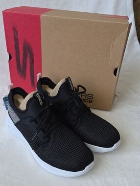 Skechers GO Run Fast Black Knit Lace-Up Sneakers with White Sole